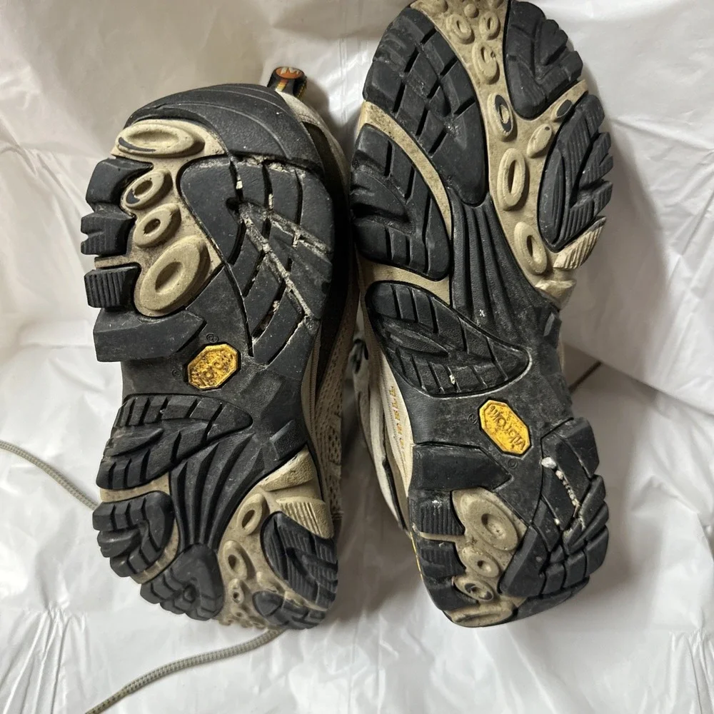 Merrell Moab Hiking Boots Mens 8.5 Taupe Brown Suede Mesh Vibram Mid Top Boots